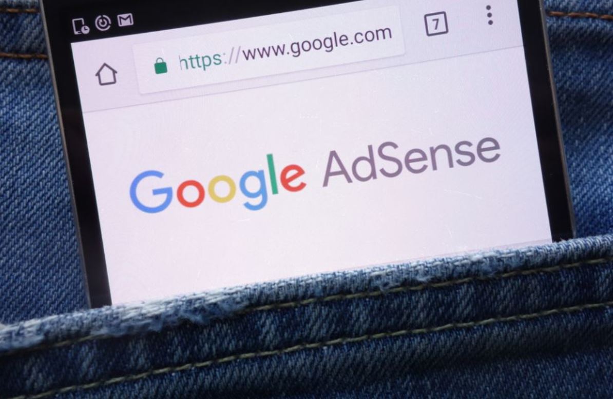 Apakah Floating Ads Aman Bagi Google Adsense? Apakah Menyebabkan Banned?